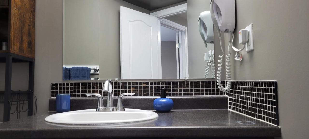Blue Wave 2 Bedroom Suite Σασκάτουν Εξωτερικό φωτογραφία